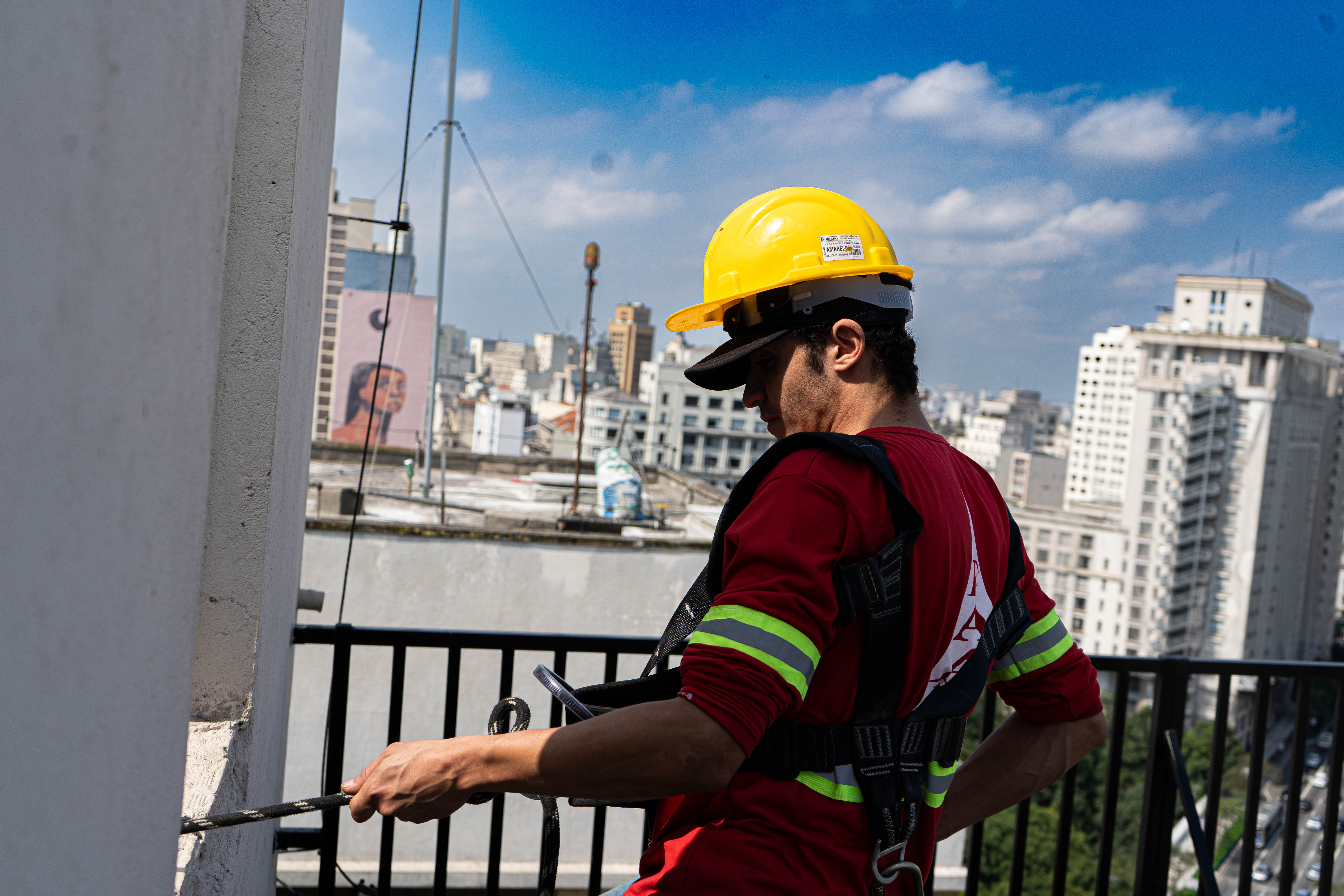Equipe FAAB com EPIs completos em treinamento de segurança do trabalho